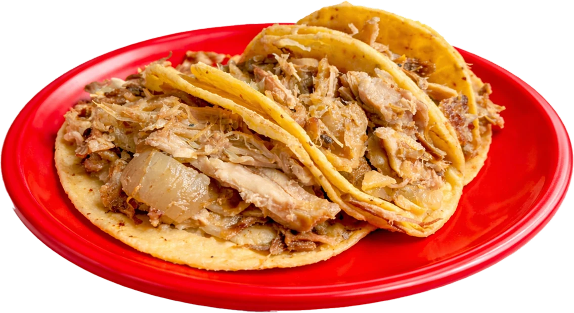 Tacos de carnitas en plato rojo